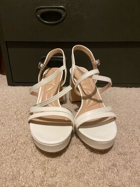 Elegant White Strappy Block Heel Sandals with Ankle Buckle